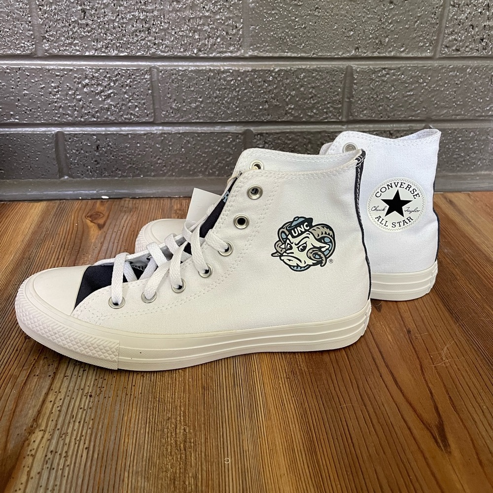 Converse All Star Chuck Taylor size 7.5 (women’s), 5.5 (men’s) UNC - Picture 3 of 7